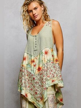 💖Hello Gorgeous! POL Round Neck Ribbed Tank w/Woven Print Patch - Powder Olive